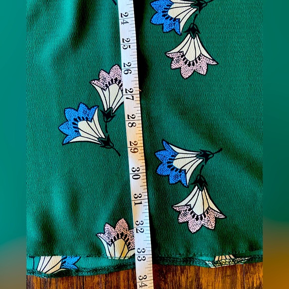 Ms.Selfridge Classic Green Floral Tea Dress with Open Puff Sleeve, Size 4 (US) - Picture 12 of 16